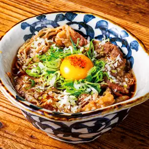 검은 털 일본소와 달빛의 10% 소바