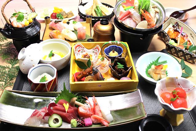 We offer kaiseki cuisine using seasonal ingredients.The room is a private room