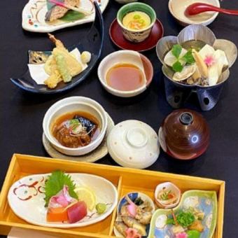 怀石料理【雅套餐】12道菜品合计4,730日元（含税）