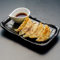 烤黑猪肉饺子