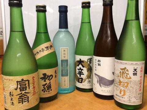 煮付けや刺身は日本酒にもピッタリ。昼から気持ちよく酔えます