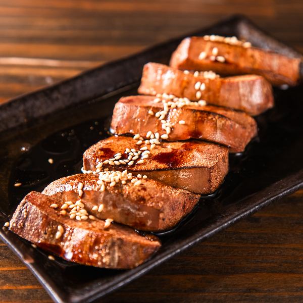 【◆開店当初からの継ぎ足しタレが◎◆】新鮮な素材が生み出す極上の味わい！レバーステーキ660円(税込)