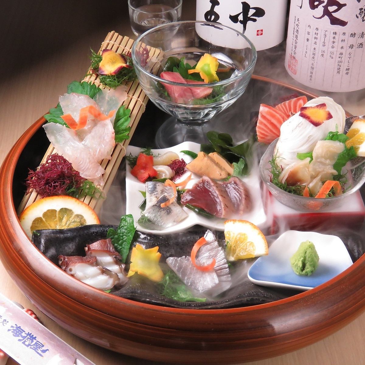 早上7点30分开始营业！新鲜生鱼片和水泷畅饮套餐4,400日元起