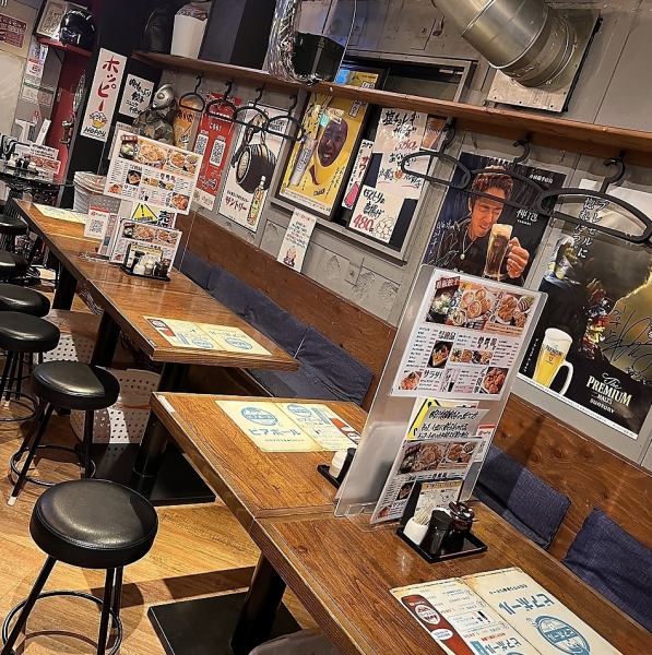 会社帰りの少人数飲みに最適なテーブル席をご用意しております!気軽にサクッと食べて飲めるアットホームな雰囲気となっております!詳細はお店までご相談ください!オートレース、競輪LIVEを毎日放映!