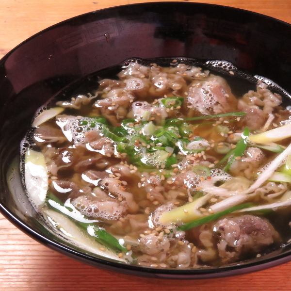 [The soothing and gentle seasoning is irresistible ♪ A very popular finishing touch ☆] Meat soup with only umami flavor 660 yen (tax included)