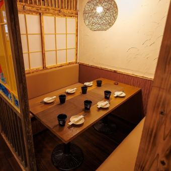 新橋での女子会や飲み会、合コンなどに優雅な少人数様用個室をご用意。大人のための落ち着いた雰囲気の個室席は友人とのご宴会を盛り上げること間違いなし。お得な2時間飲み放題付き宴会コースは3480円よりご用意しておりますので、お気軽にご予約くださいませ。