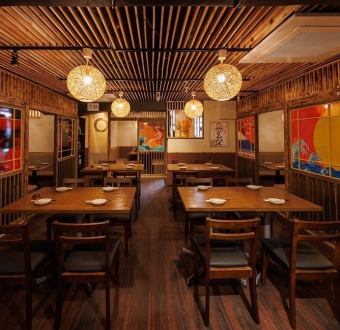 20~30名様の宴会に最適なテーブル席をご用意しております。広々とした空間で、お客様同士が快適にお話しを楽しめるよう、ゆとりのある配置を心掛けております。また、お料理やドリンクの提供もスムーズに行えるよう、常に心を掛けてご対応させていただきます♪