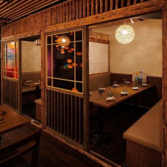 洗練された上質な大人のための12~16名個室席は、お客様にプライベートじゃお時間をご提供致します♪少人数様から団体様まで、人数様に合わせて広々個室席を完備!!ゆったり寛げる造りとなっておりますので、新橋エリアでの接待や宴会・結婚式の二次会などの各種ご宴会に最適です◎飲み放題付き宴会コースも各種ご用意♪