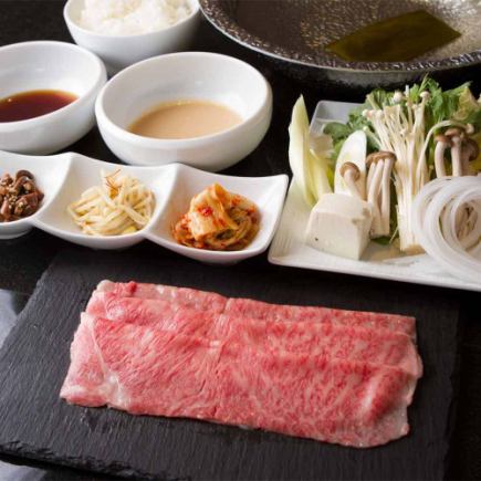 90 minutes of all-you-can-drink included! Satisfying lunch course with choice of shabu-shabu or sukiyaki 5300 yen