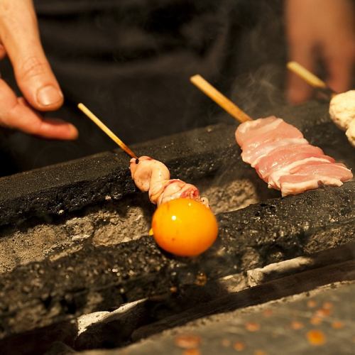 炭火で焼き上げた絶品焼き鳥に舌鼓