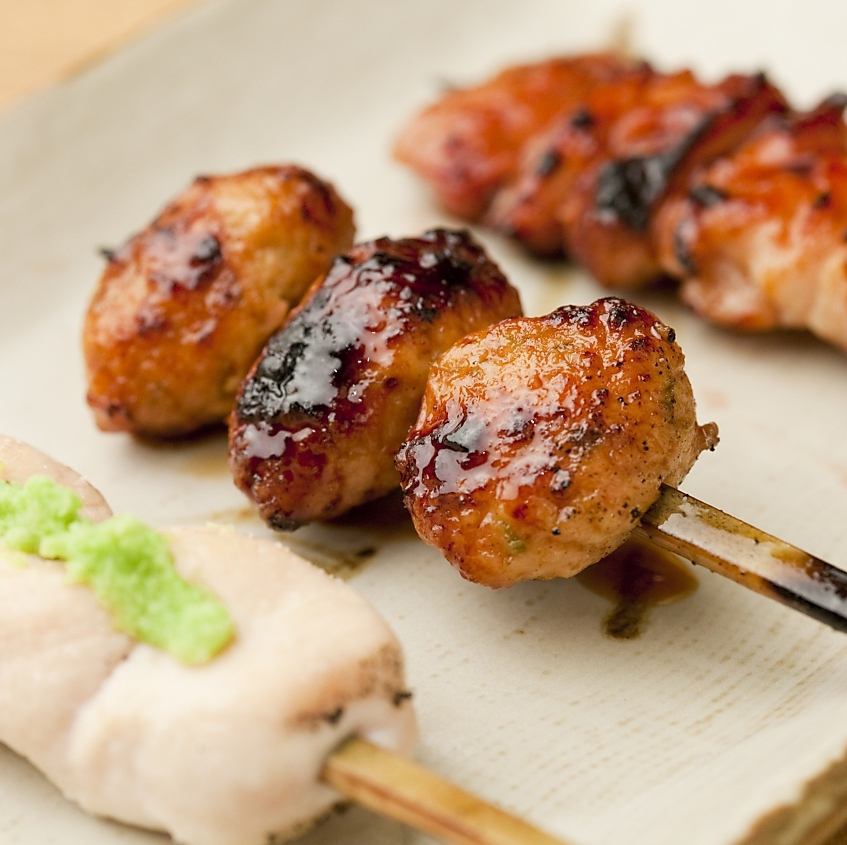 ≪Next to Kumamoto Station≫ Enjoy authentic charcoal-grilled yakitori made with fresh morning chicken.