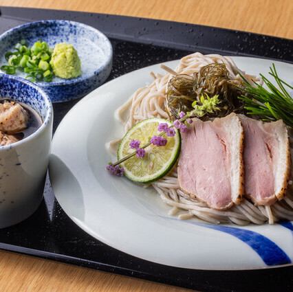 〆の自家製麺の十割そば