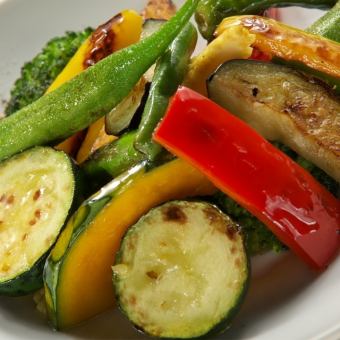 Stir-fried colorful vegetables with anchovy oil