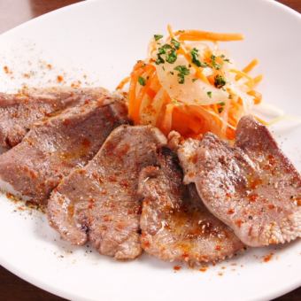 Grilled Iberian pork tongue with salt and pepper
