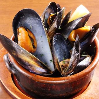 Steamed live mussels with sherry