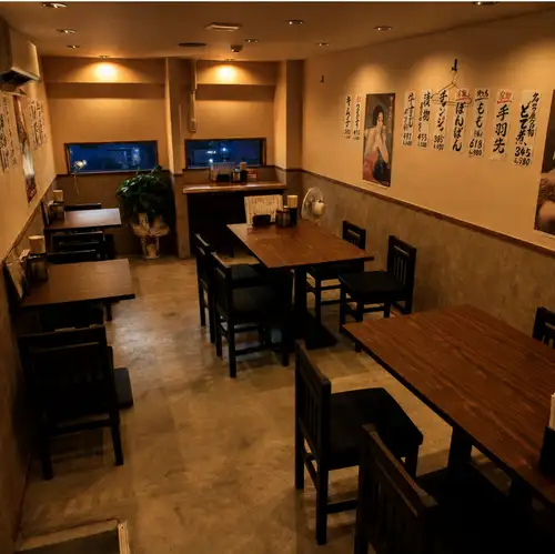 活気あふれる賑やかな店内