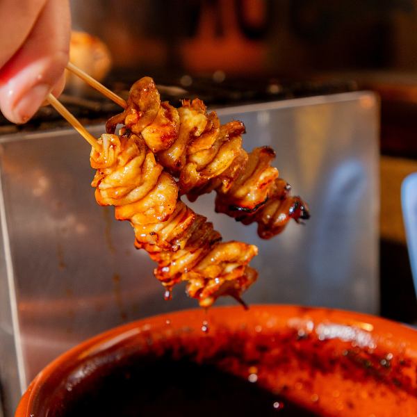 秘伝のタレ、備長炭で仕上げる【紀州うめ鶏/但馬味どり】の"焼き鳥"