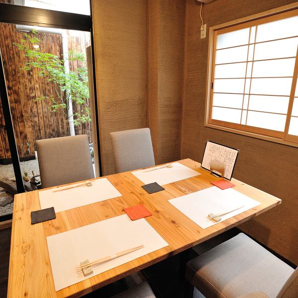 [Calm adult time] We also have semi-private rooms available.There's nothing special about enjoying a delicious meal while relaxing with your loved ones without worrying about other people watching.Please spend your precious time relaxing at "Delicious Furumura".