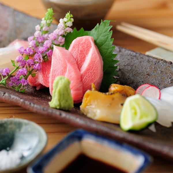 [Carefully selected seasonal fish carefully selected at the market] Assorted sashimi
