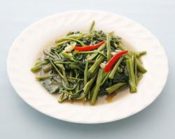 パックブーンファアイデーン(シャキシャキ食感の中国野菜空芯菜をたっぷり使った炒めもの)