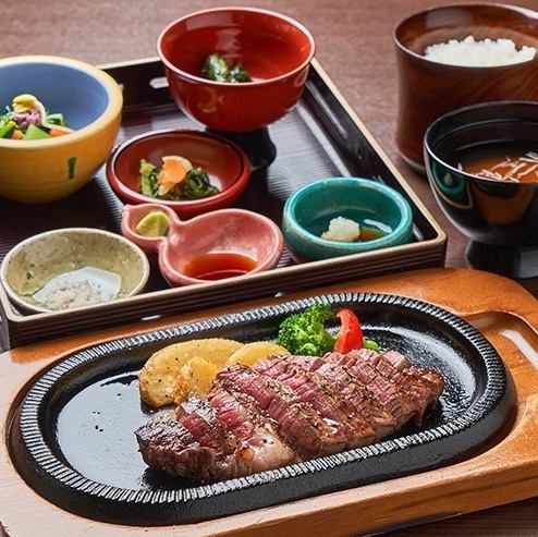 極上の米沢牛を堪能。郷土料理とステーキが織りなす贅沢な「米沢牛膳」