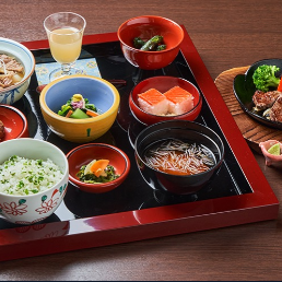 上杉伝統の郷土料理献膳料理【花の膳】米沢牛ステーキと芋煮で特別な日に♪全10品6,050円(税込)