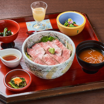 【米沢牛おもてなし料理】美しい桜色のお肉が美味米沢牛ローストビーフ丼御膳全6品3,850円(税込)