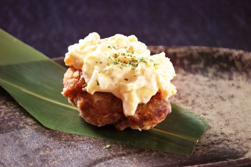 Large fried chicken (1 piece) Mentaiko mayonnaise/dairy ponzu sauce/tartar sauce/yangnyeom