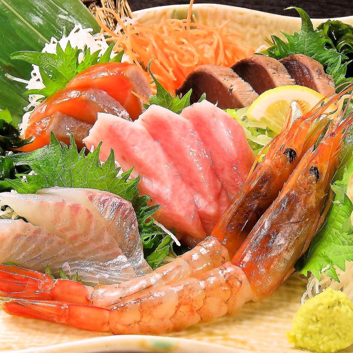 Enjoy delicious fresh fish♪