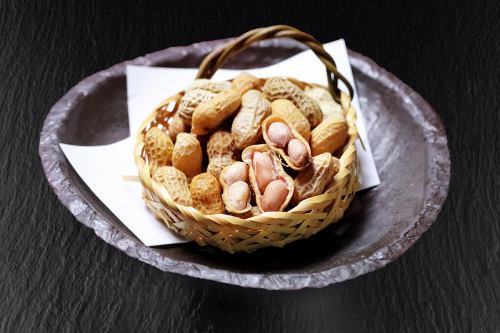 Steamy boiled peanuts