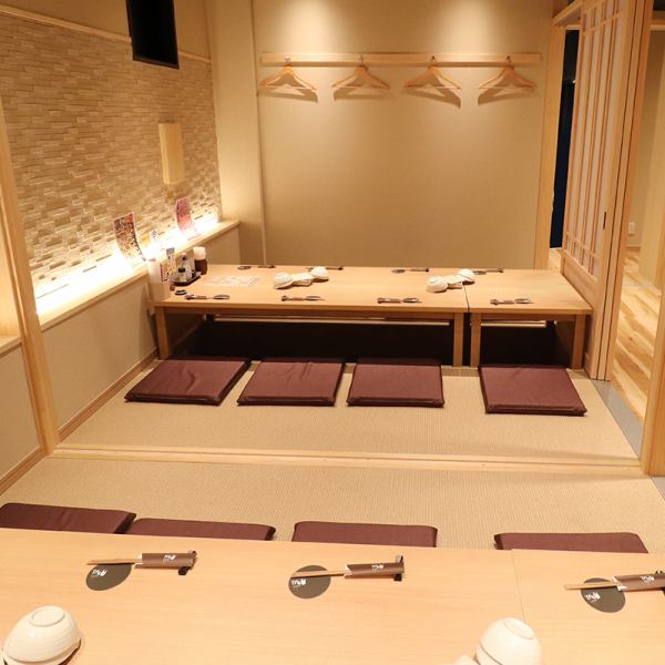 [Ideal for small groups] The private rooms with sunken kotatsu tables are perfect for dates or drinking parties with friends. These are popular seats that can be used for a variety of occasions.