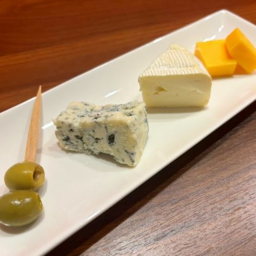 Assortment of cheese from 3 countries (Cheddar cheese, Camembert cheese, Blue cheese)