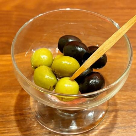 Spanish olives (2 types: green and black)