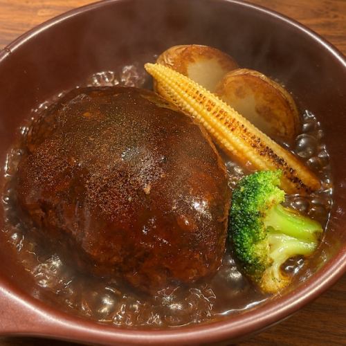 赤ワインの煮込みチーズバーグ