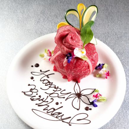 [For birthdays and anniversaries] Our original meat cake is available if you make a reservation by the day before. 1,650 yen (tax included)