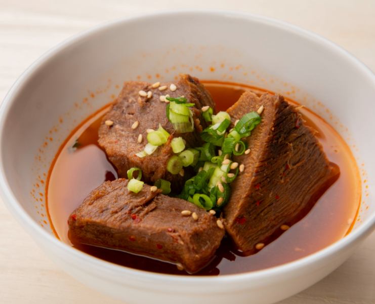 【焼肉だけじゃない！】新鮮なユッケ・生ハートや一品料理もご用意しております！