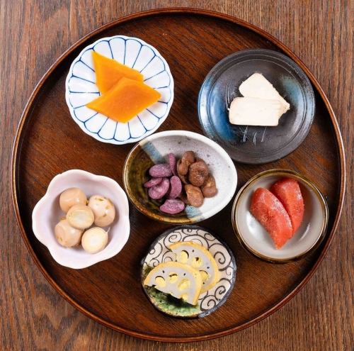 くすお自慢のだれやめ 焼酎がすすむ肴盛り