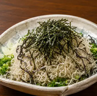 カリカリじゃこと山盛りキャベツサラダ