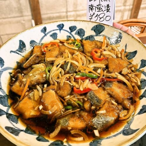 季節の食材を使用したおばんざいの数々