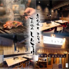 1인이라도 부담없이 들를 수 있는 카운터석을 준비.