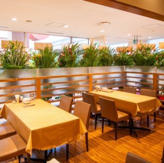 お隣との距離も程よく取っておりますので、ごゆっくりとお食事をお楽しみいただけます。快適な空間の中で看板メニューの「本場四川の麻婆豆腐」をお楽しみください。