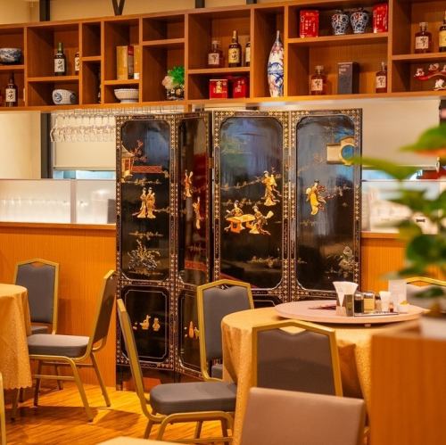 お買い物の疲れを癒すちょっとした休憩にも是非ご利用ください。休憩に最適な杏仁豆腐や桃まんなどの美味しいスイーツの他、厳選して取り揃えた本格中国茶などもございます。