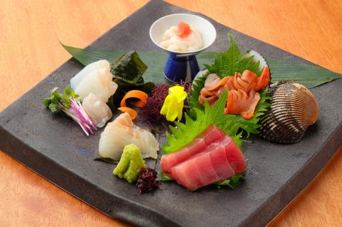 享受石卷直送的鮮魚的奢華味道【生魚片5分拼盤】