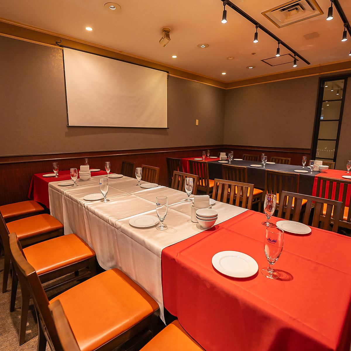 Accommodates 10 to 70 people. Private rooms available. Microphone and projector available.