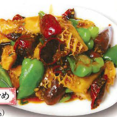 Stir-fried beef reticle and chili pepper