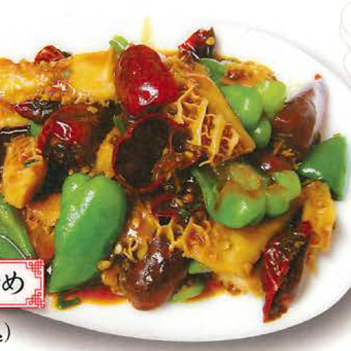 Stir-fried beef reticle and chili pepper