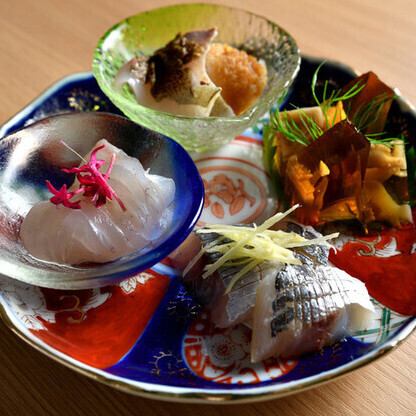 旨味の詰まった海の幸を、職人の技でご提供いたします。