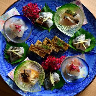 【旨味の進化】全国各地の旬の海鮮を味わう、ワンランク上の自慢の逸品！『お創り盛り合わせ(2人盛)』