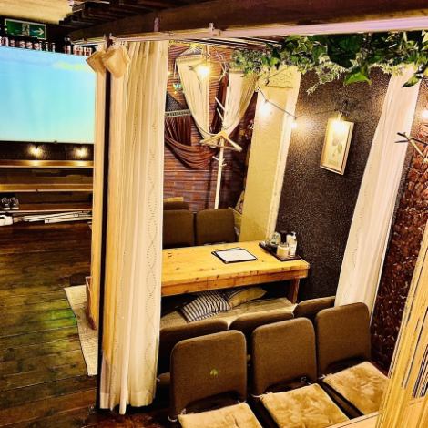 [★Relaxing table seats that make you feel like you've come home★] Take off your shoes and the stylish atmosphere of the restaurant will make you feel at home. ♪ You can stretch your legs and relax ♪ Smoking is allowed in all seats.