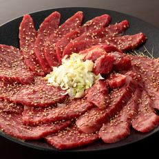 美しい霜降りの『黒毛和牛リブロース盛り合わせ』